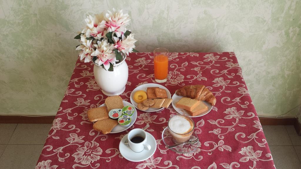 Santa Fara Couette-café