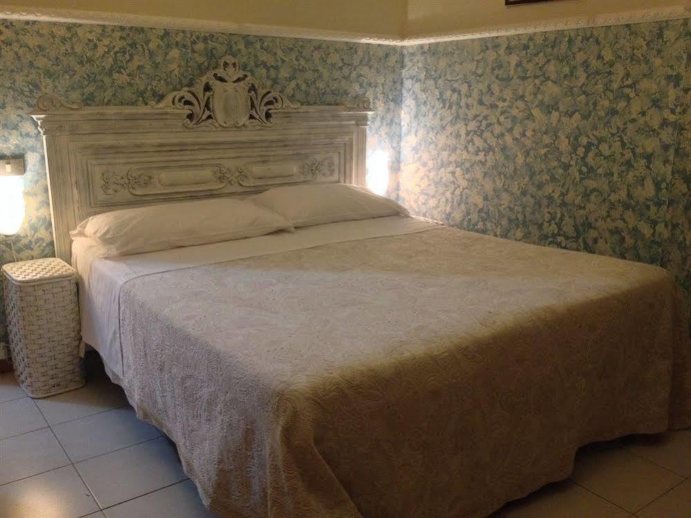 Couette-café Santa Fara Bari